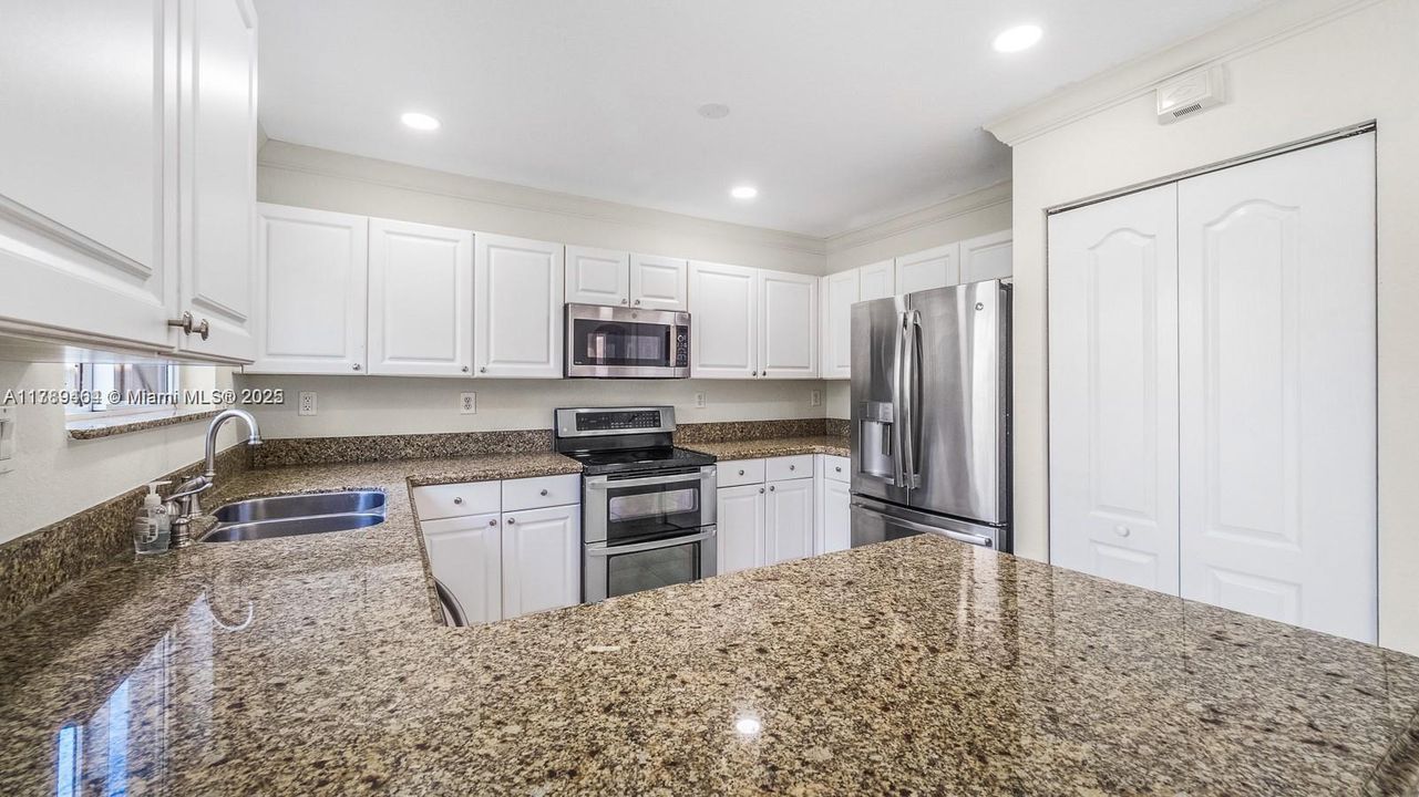 最近租的: $3,650 (4 贝兹, 3 浴室, 2104 平方英尺)