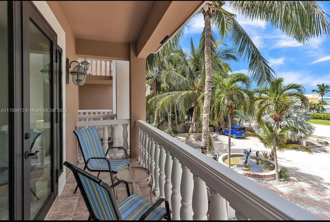 Vendido Recientemente: $5,245,000 (7 camas, 6 baños, 7941 Pies cuadrados)