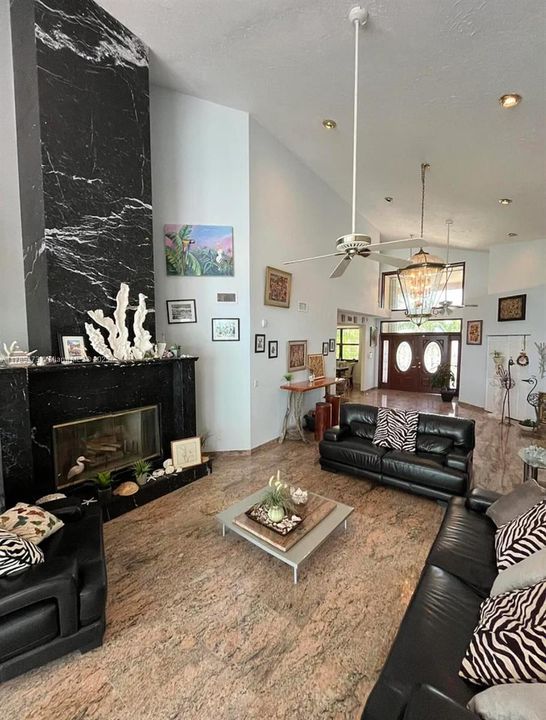 Vendido Recientemente: $5,245,000 (7 camas, 6 baños, 7941 Pies cuadrados)