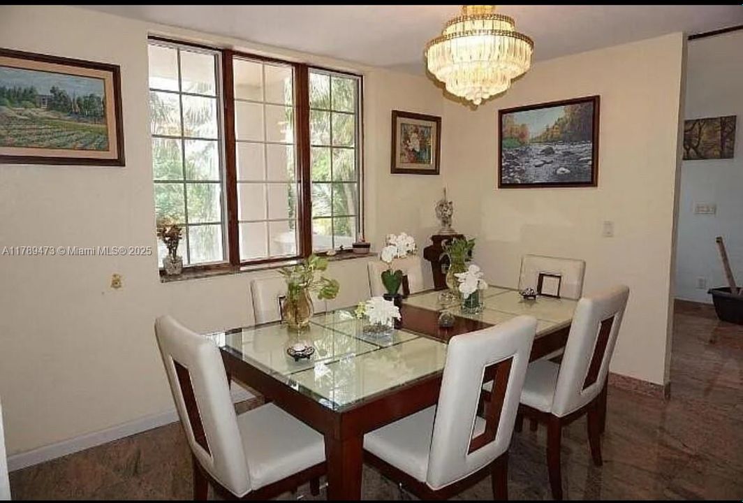 Vendido Recientemente: $5,245,000 (7 camas, 6 baños, 7941 Pies cuadrados)