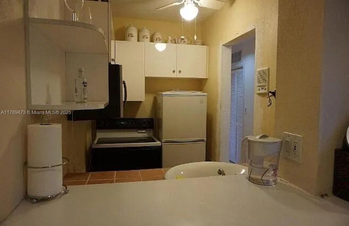 Vendido Recientemente: $5,245,000 (7 camas, 6 baños, 7941 Pies cuadrados)