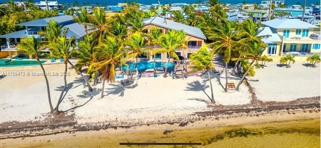 Vendido Recientemente: $5,245,000 (7 camas, 6 baños, 7941 Pies cuadrados)