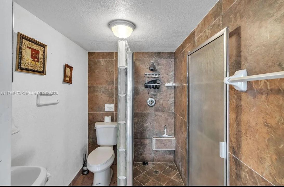 Vendido Recientemente: $5,245,000 (7 camas, 6 baños, 7941 Pies cuadrados)