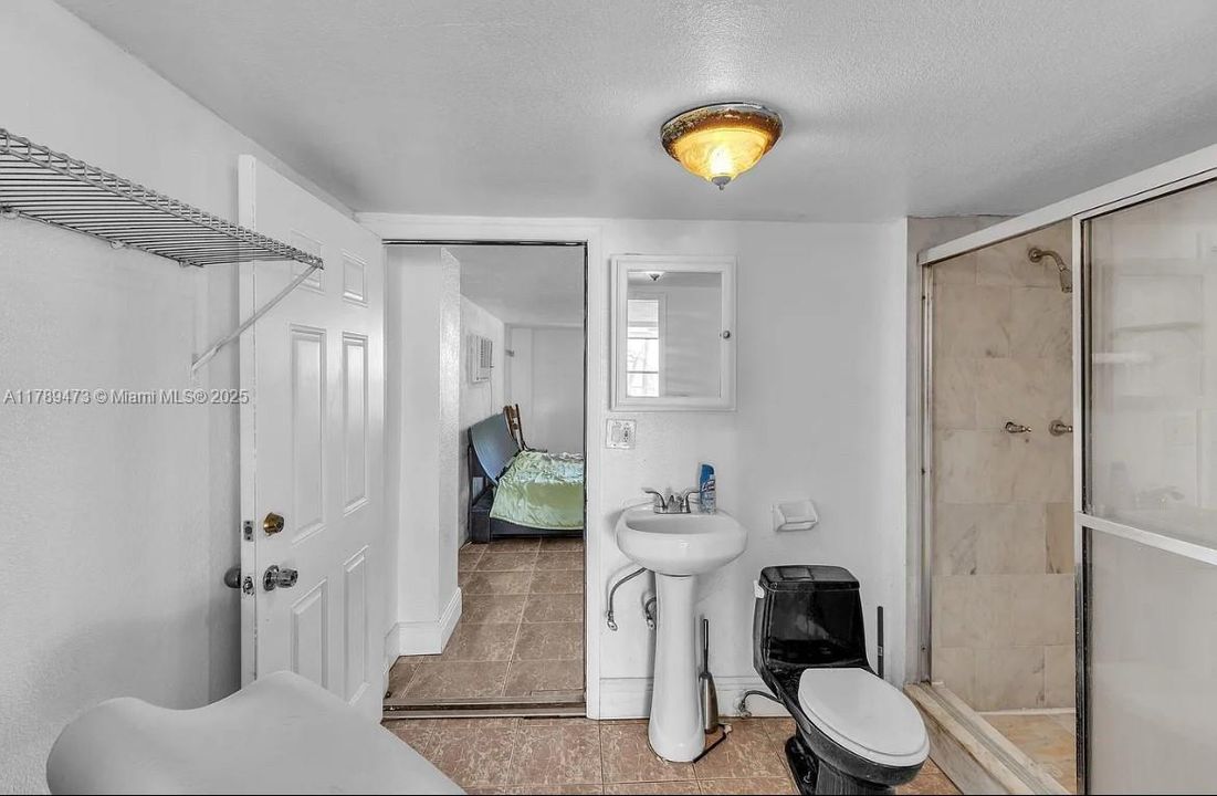 Vendido Recientemente: $5,245,000 (7 camas, 6 baños, 7941 Pies cuadrados)