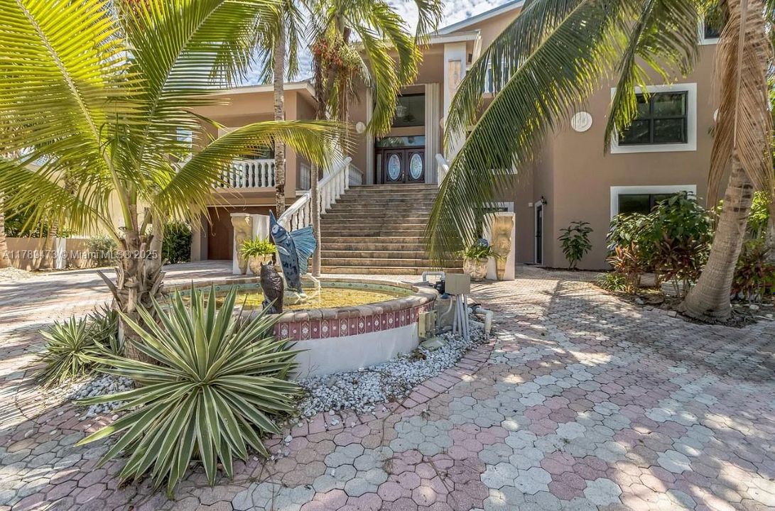 Vendido Recientemente: $5,245,000 (7 camas, 6 baños, 7941 Pies cuadrados)