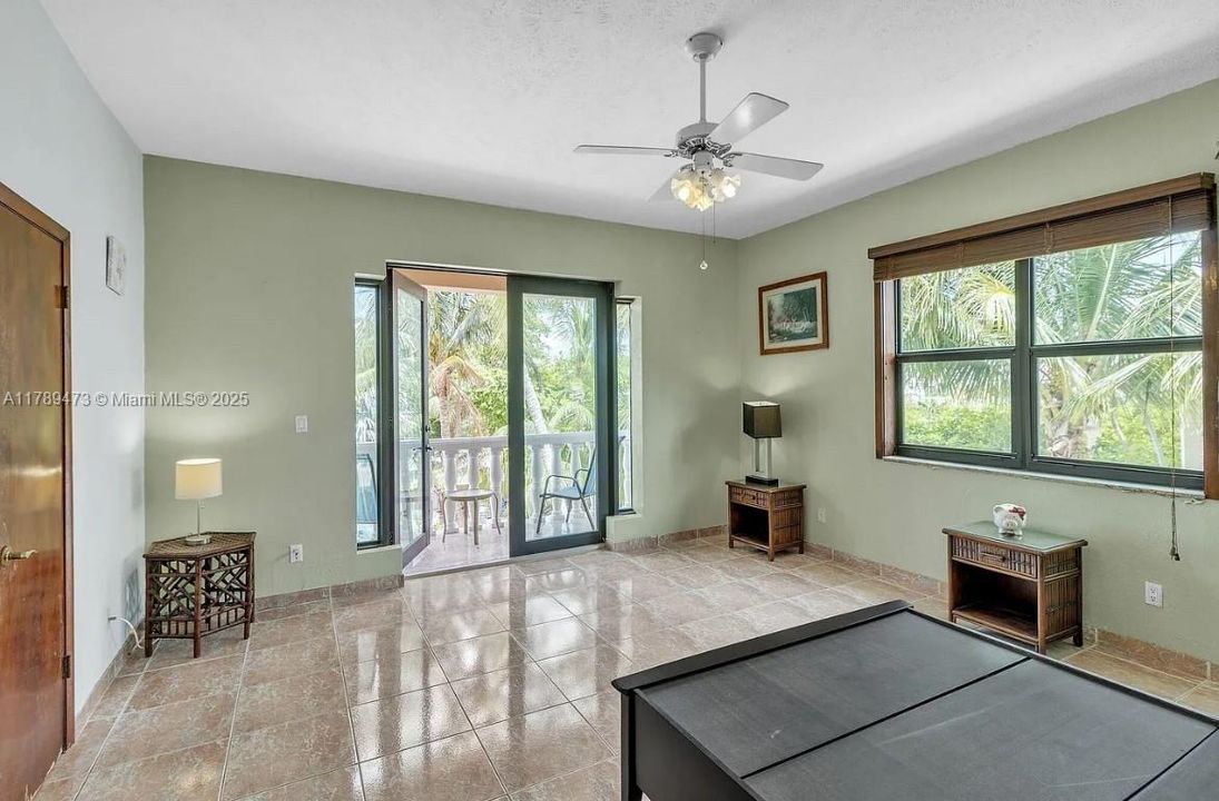 Vendido Recientemente: $5,245,000 (7 camas, 6 baños, 7941 Pies cuadrados)