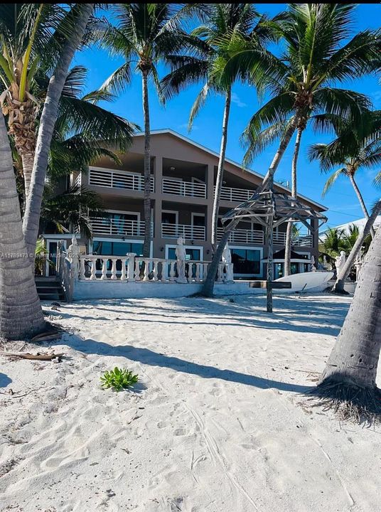 Vendido Recientemente: $5,245,000 (7 camas, 6 baños, 7941 Pies cuadrados)