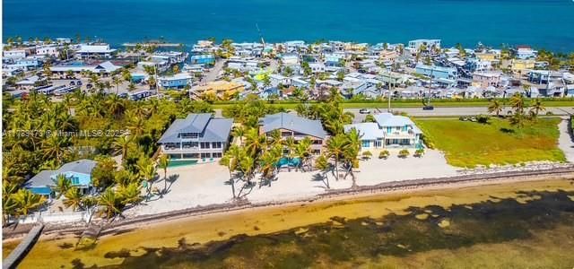 Vendido Recientemente: $5,245,000 (7 camas, 6 baños, 7941 Pies cuadrados)