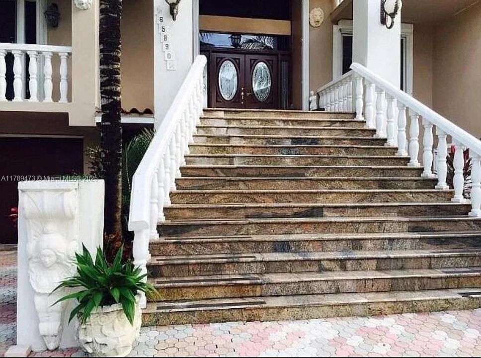 Vendido Recientemente: $5,245,000 (7 camas, 6 baños, 7941 Pies cuadrados)