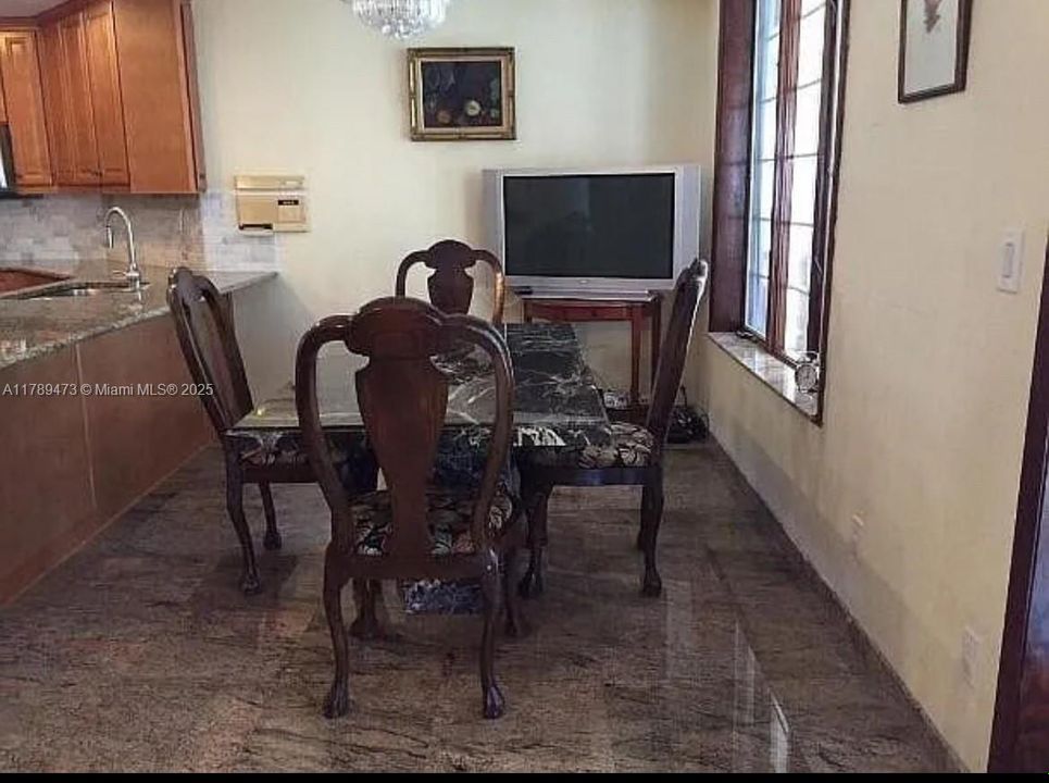 Vendido Recientemente: $5,245,000 (7 camas, 6 baños, 7941 Pies cuadrados)