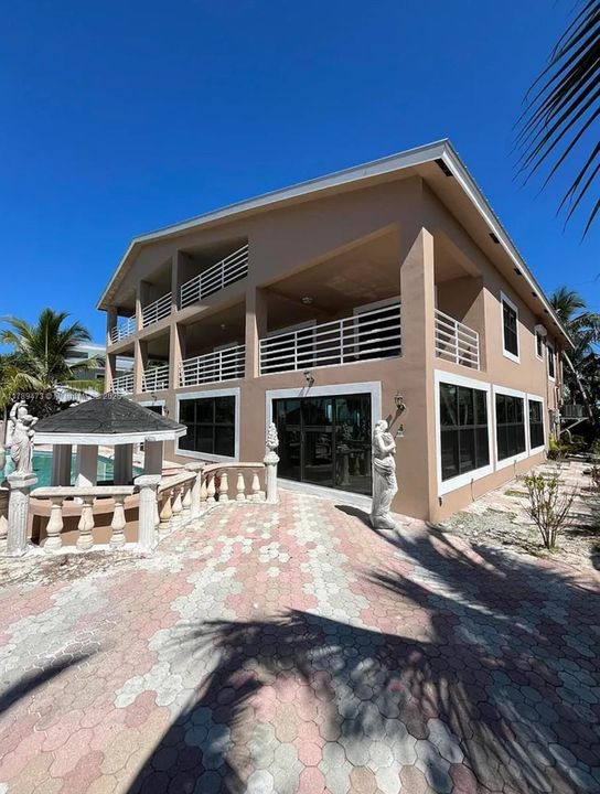 Vendido Recientemente: $5,245,000 (7 camas, 6 baños, 7941 Pies cuadrados)