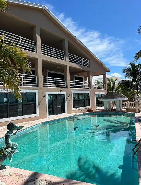 Vendido Recientemente: $5,245,000 (7 camas, 6 baños, 7941 Pies cuadrados)