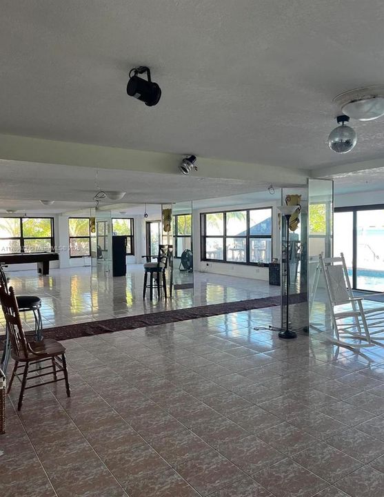 Vendido Recientemente: $5,245,000 (7 camas, 6 baños, 7941 Pies cuadrados)