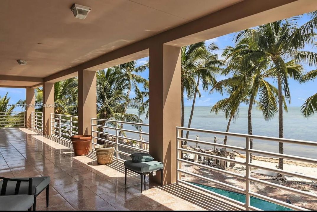 Vendido Recientemente: $5,245,000 (7 camas, 6 baños, 7941 Pies cuadrados)