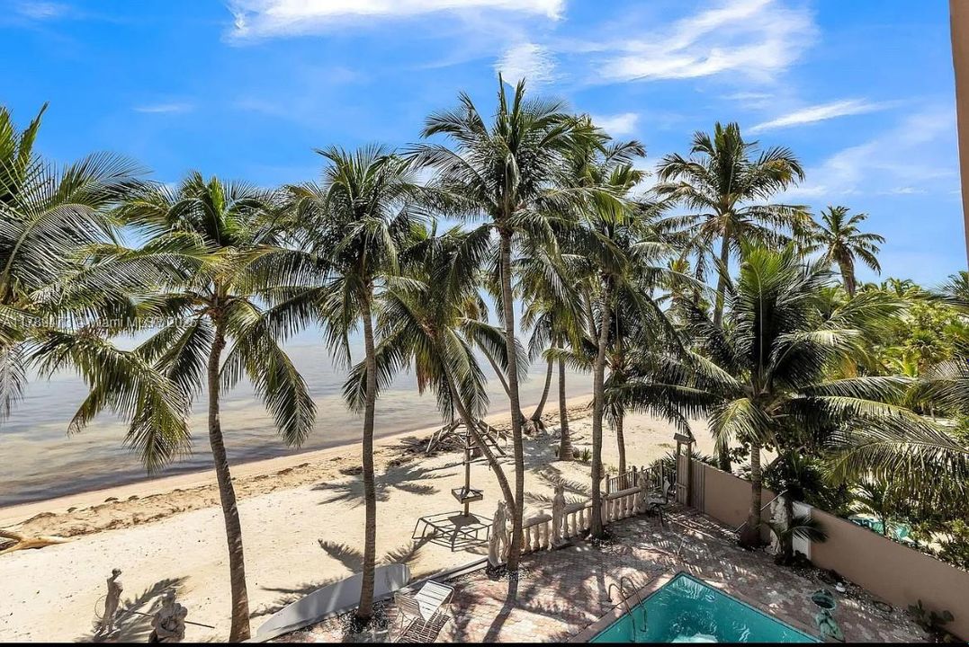 Vendido Recientemente: $5,245,000 (7 camas, 6 baños, 7941 Pies cuadrados)