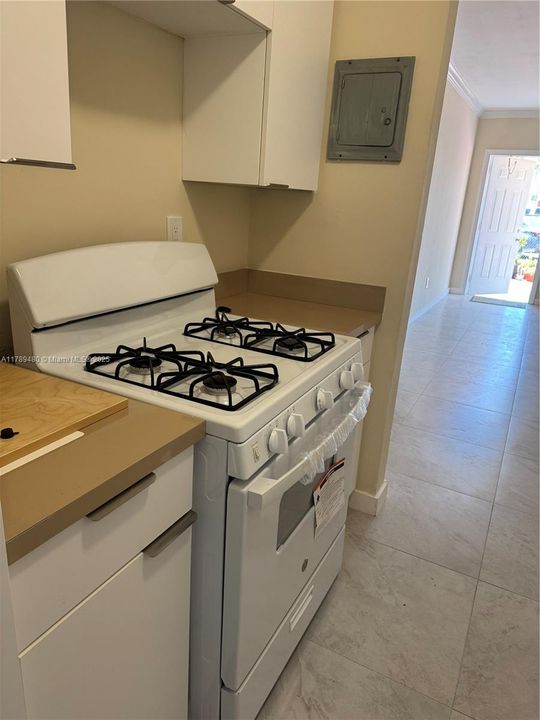 For Sale: $200,000 (2 beds, 1 baths, 750 Square Feet)