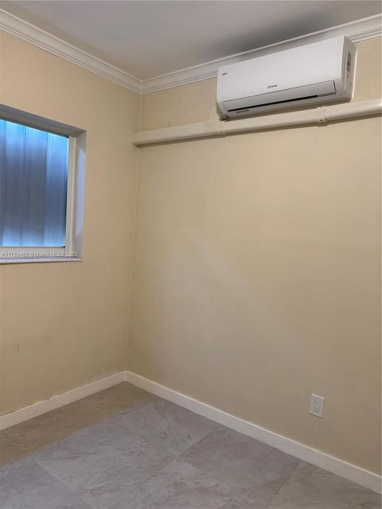 For Sale: $200,000 (2 beds, 1 baths, 750 Square Feet)