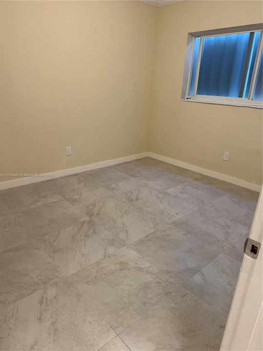 For Sale: $200,000 (2 beds, 1 baths, 750 Square Feet)