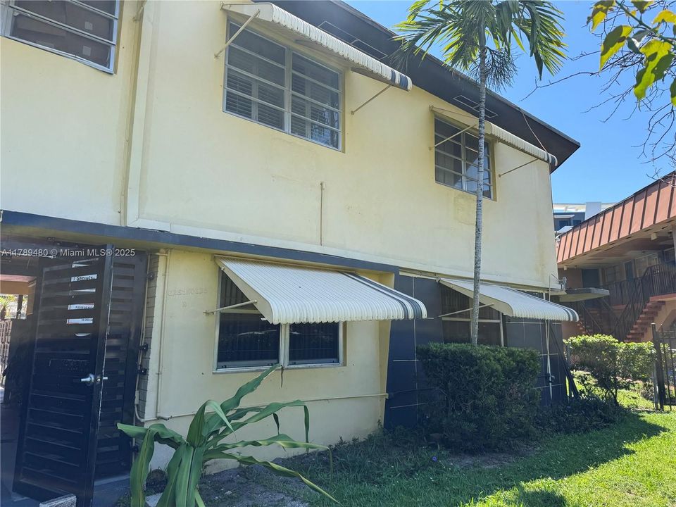 For Sale: $200,000 (2 beds, 1 baths, 750 Square Feet)