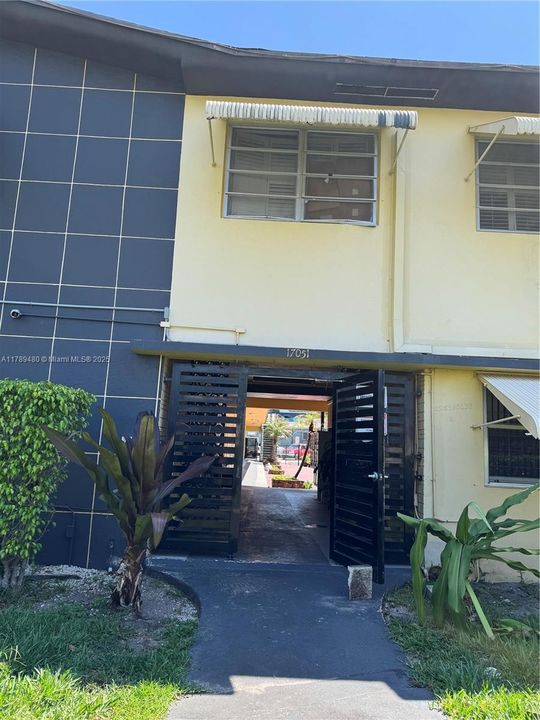 For Sale: $200,000 (2 beds, 1 baths, 750 Square Feet)