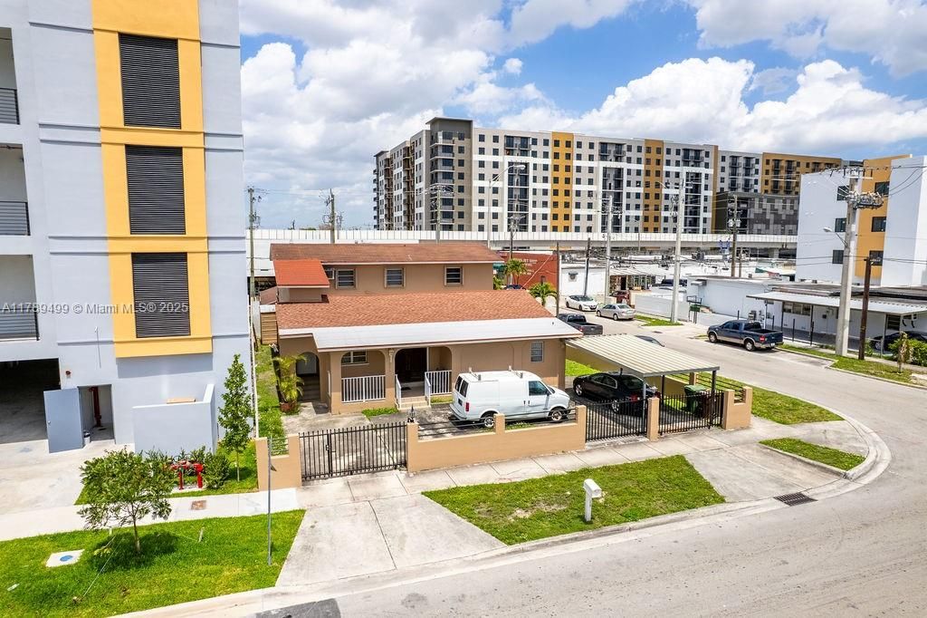 最近售出: $995,000 (0 贝兹, 0 浴室, 4347 平方英尺)