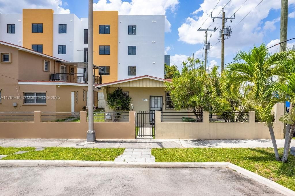 最近售出: $995,000 (0 贝兹, 0 浴室, 4347 平方英尺)