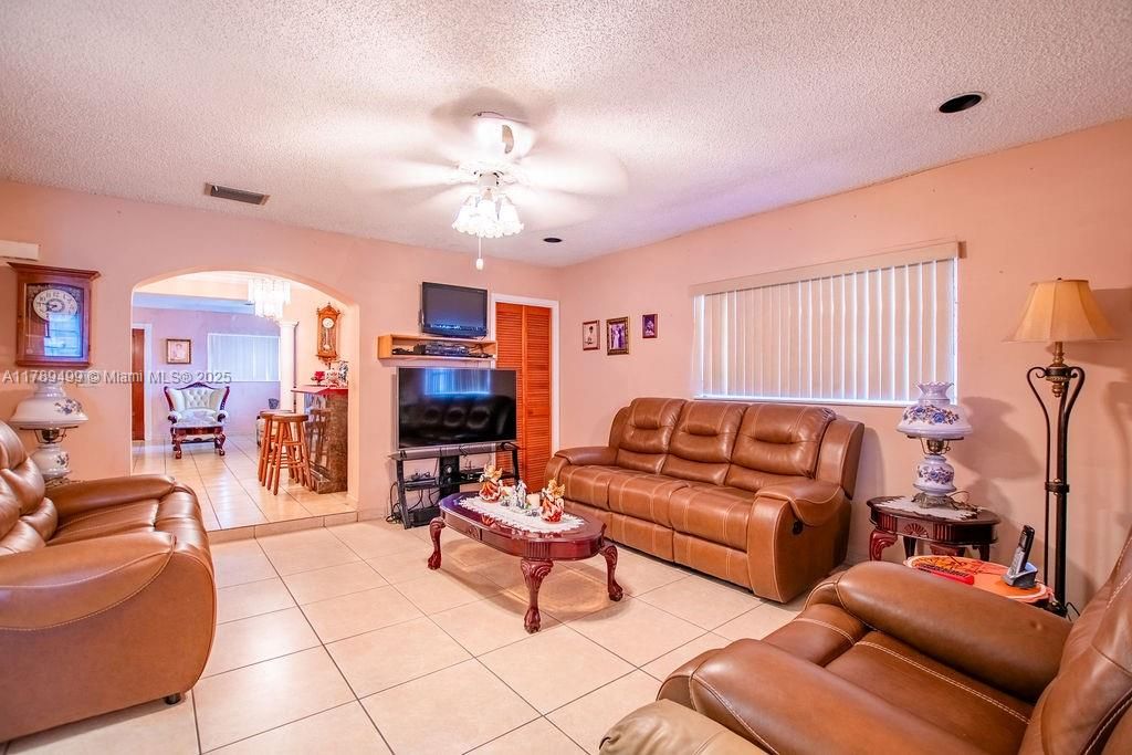 最近售出: $995,000 (0 贝兹, 0 浴室, 4347 平方英尺)