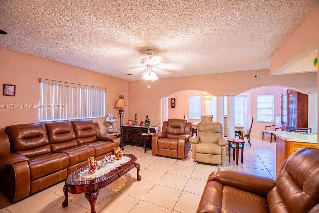 最近售出: $995,000 (0 贝兹, 0 浴室, 4347 平方英尺)