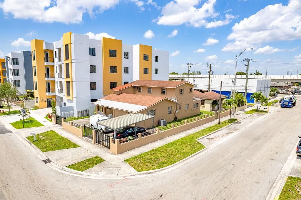 最近售出: $995,000 (0 贝兹, 0 浴室, 4347 平方英尺)