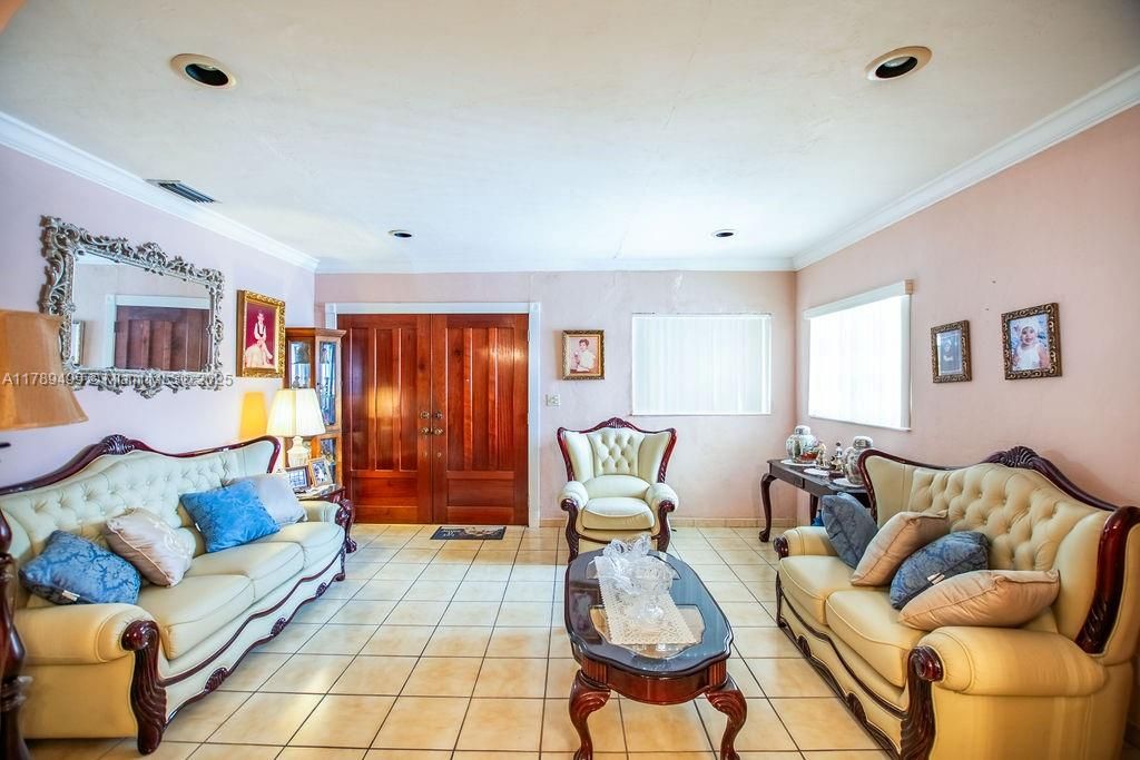 最近售出: $995,000 (0 贝兹, 0 浴室, 4347 平方英尺)