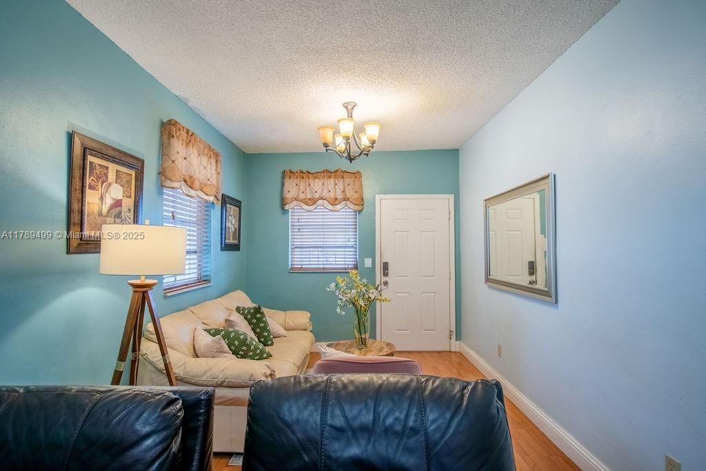 最近售出: $995,000 (0 贝兹, 0 浴室, 4347 平方英尺)