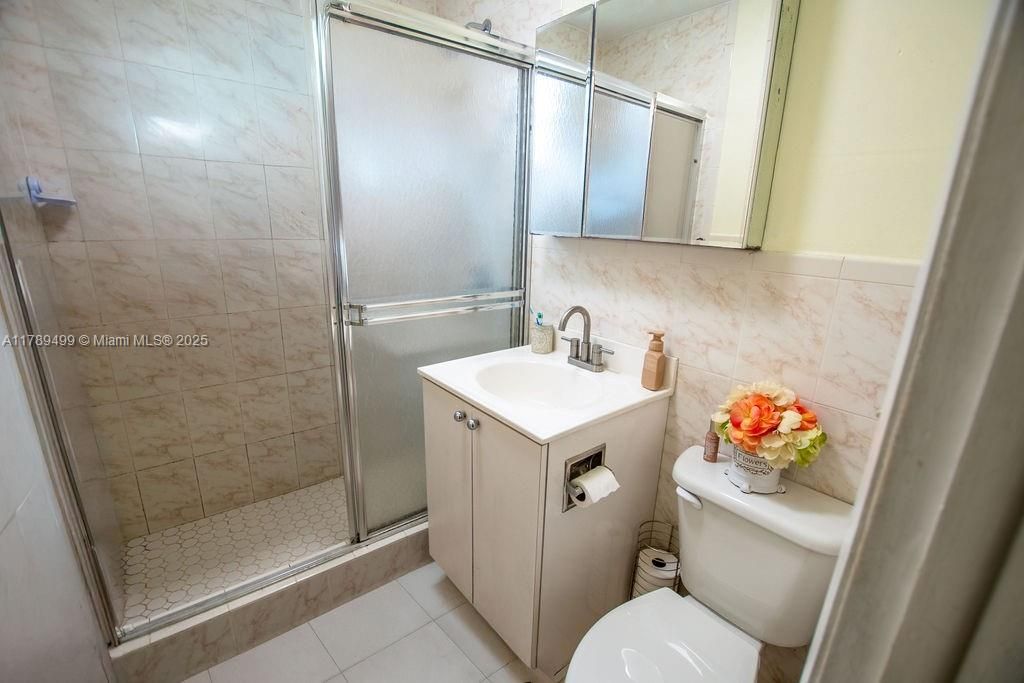 最近售出: $995,000 (0 贝兹, 0 浴室, 4347 平方英尺)