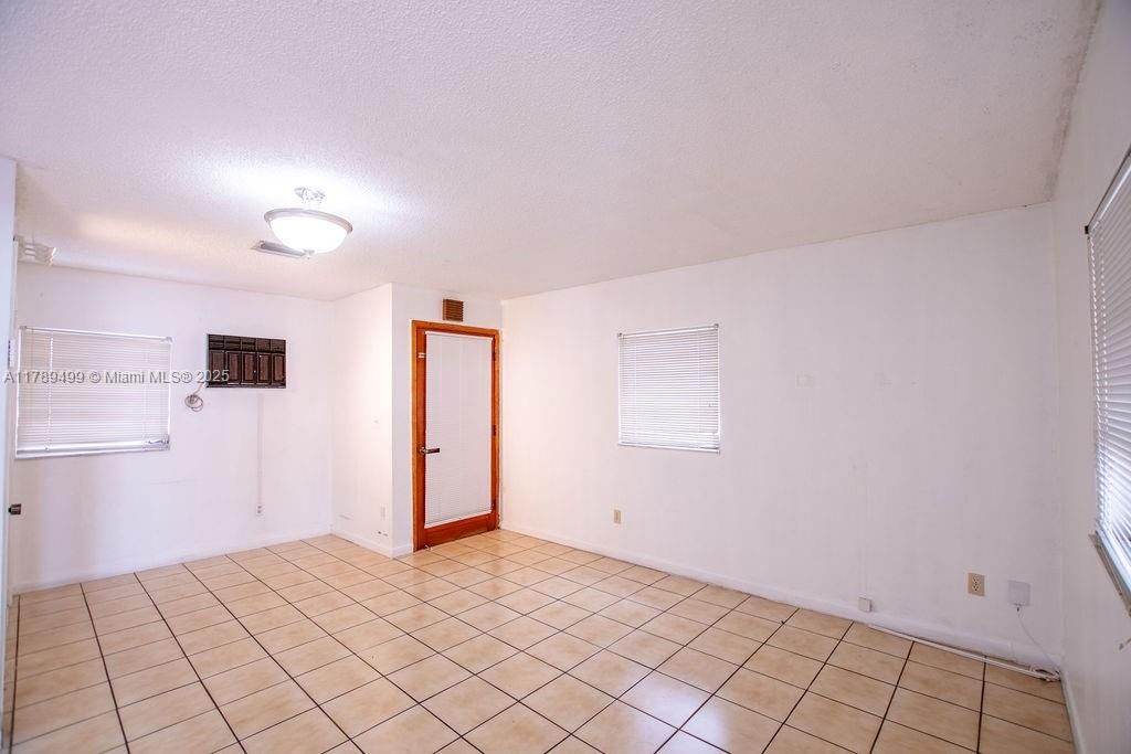 最近售出: $995,000 (0 贝兹, 0 浴室, 4347 平方英尺)