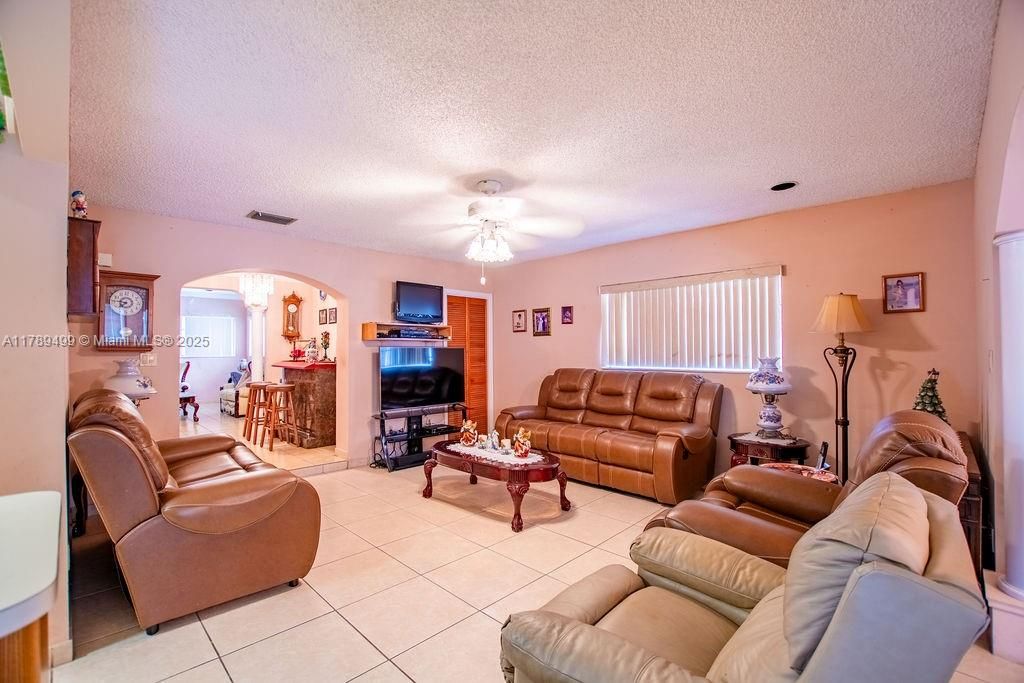 最近售出: $995,000 (0 贝兹, 0 浴室, 4347 平方英尺)