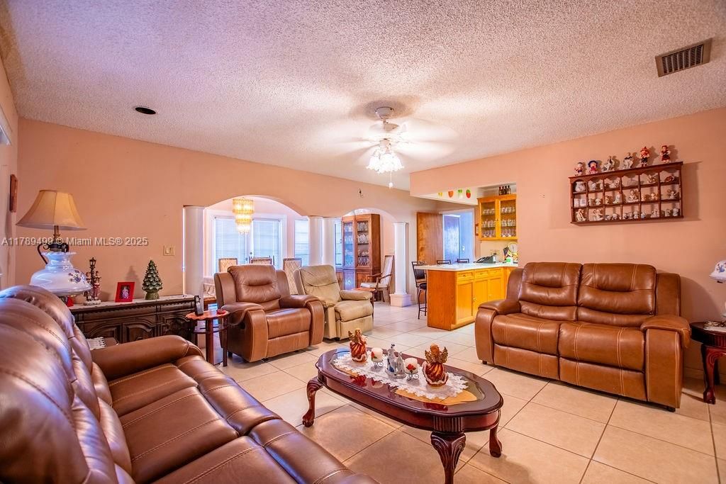 最近售出: $995,000 (0 贝兹, 0 浴室, 4347 平方英尺)