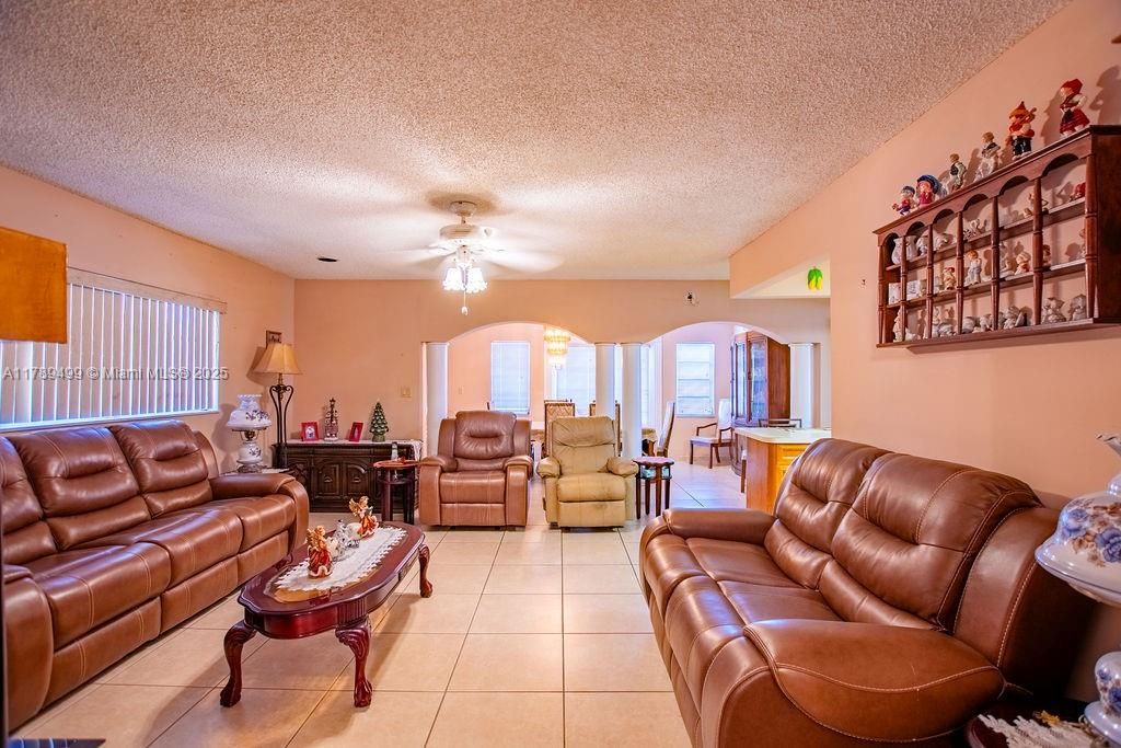 最近售出: $995,000 (0 贝兹, 0 浴室, 4347 平方英尺)