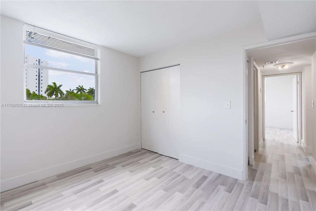 最近售出: $280,000 (2 贝兹, 1 浴室, 789 平方英尺)