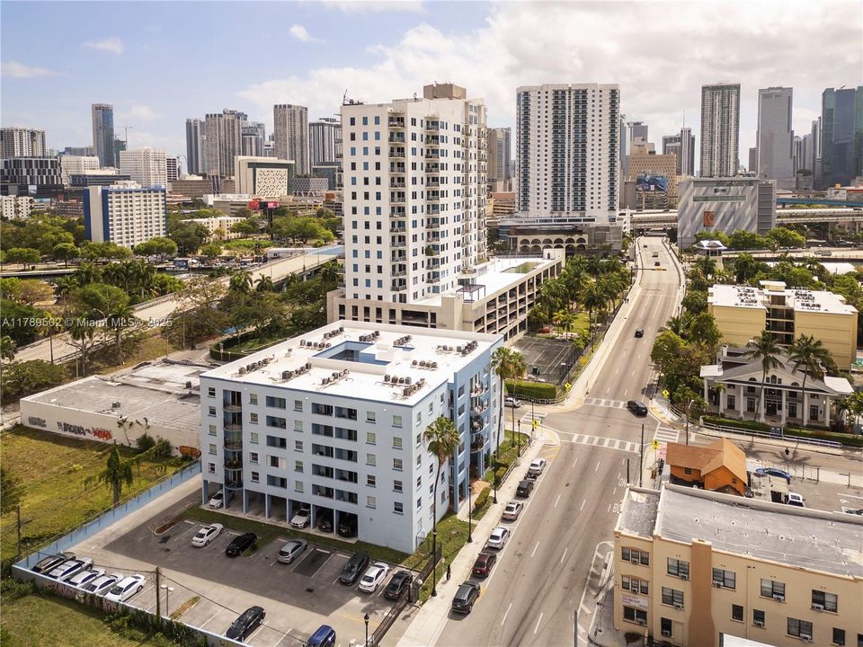 最近售出: $280,000 (2 贝兹, 1 浴室, 789 平方英尺)