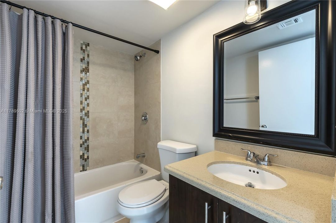 最近售出: $280,000 (2 贝兹, 1 浴室, 789 平方英尺)