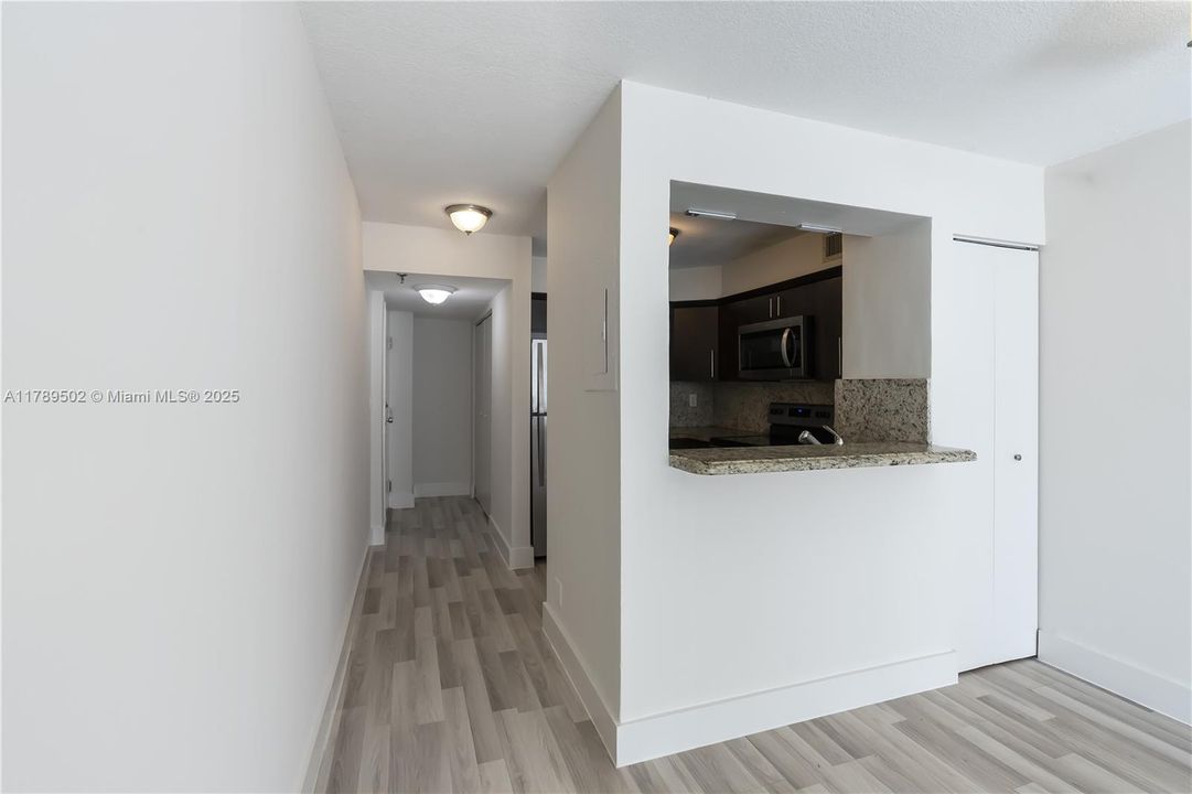 最近售出: $280,000 (2 贝兹, 1 浴室, 789 平方英尺)