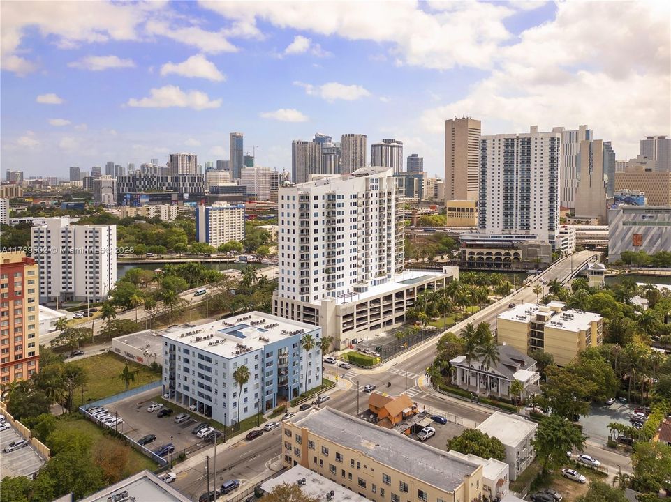 最近售出: $280,000 (2 贝兹, 1 浴室, 789 平方英尺)