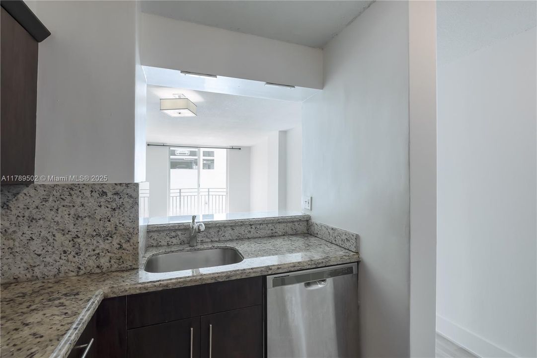 最近售出: $280,000 (2 贝兹, 1 浴室, 789 平方英尺)