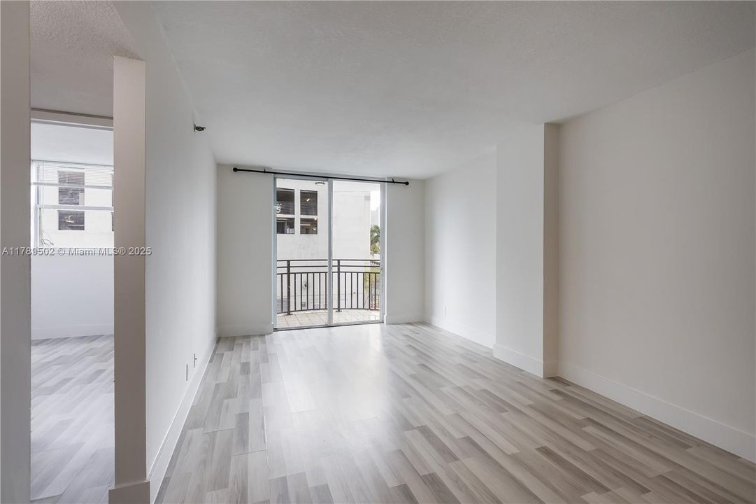 最近售出: $280,000 (2 贝兹, 1 浴室, 789 平方英尺)