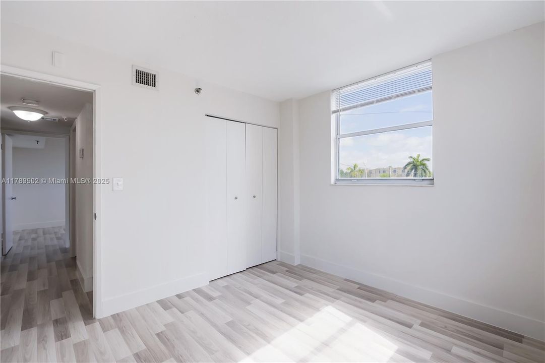 最近售出: $280,000 (2 贝兹, 1 浴室, 789 平方英尺)