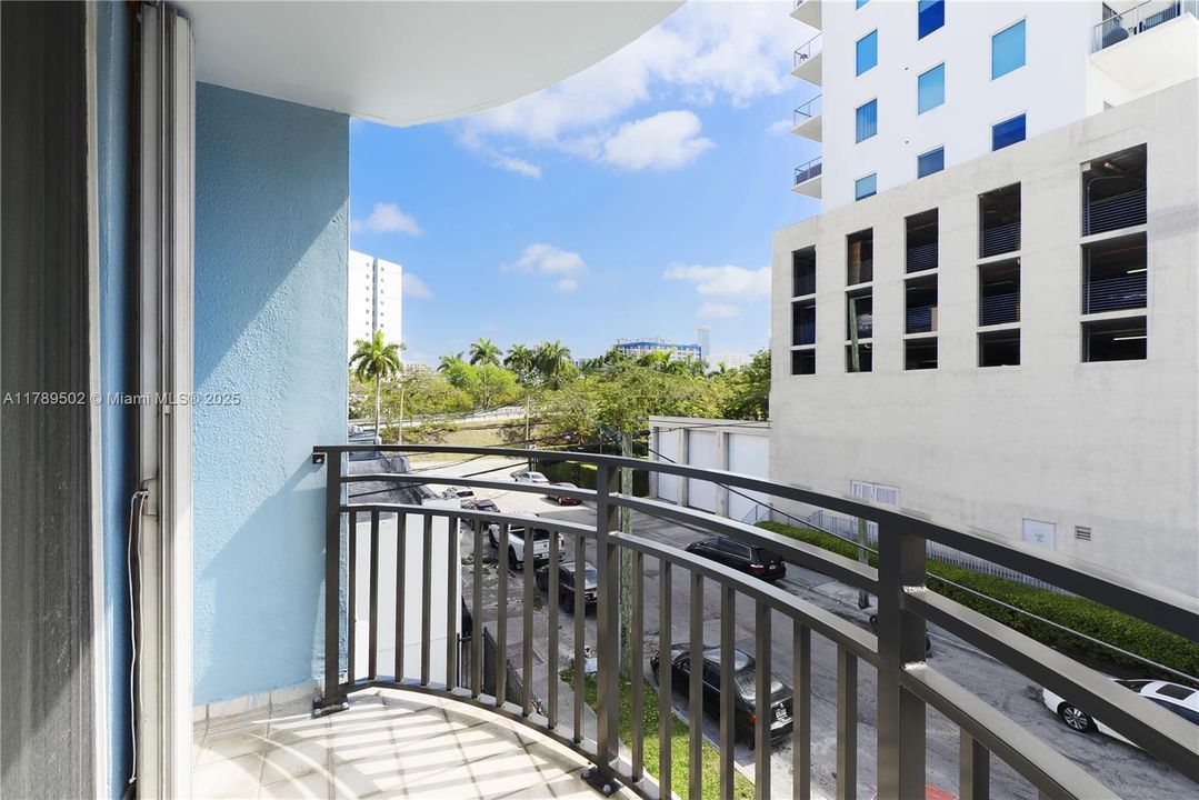 最近售出: $280,000 (2 贝兹, 1 浴室, 789 平方英尺)