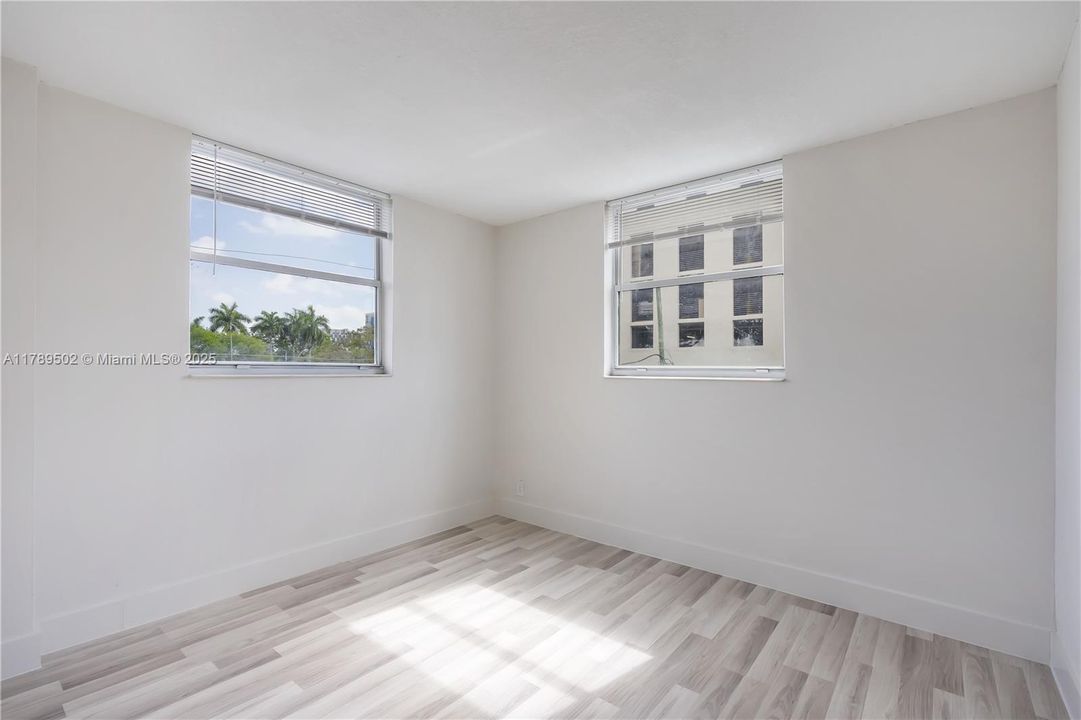 最近售出: $280,000 (2 贝兹, 1 浴室, 789 平方英尺)