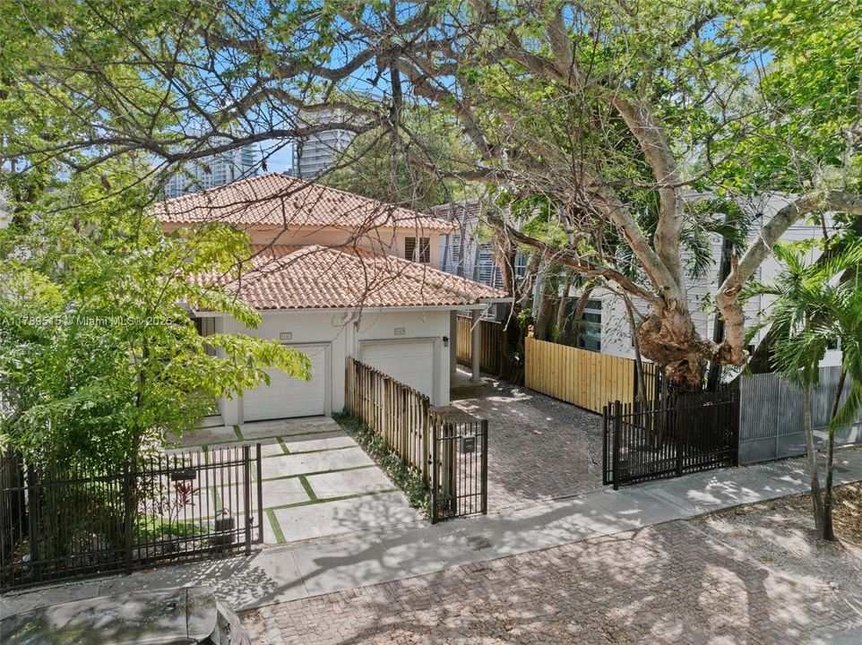 Vendido Recientemente: $1,790,000 (3 camas, 2 baños, 2160 Pies cuadrados)