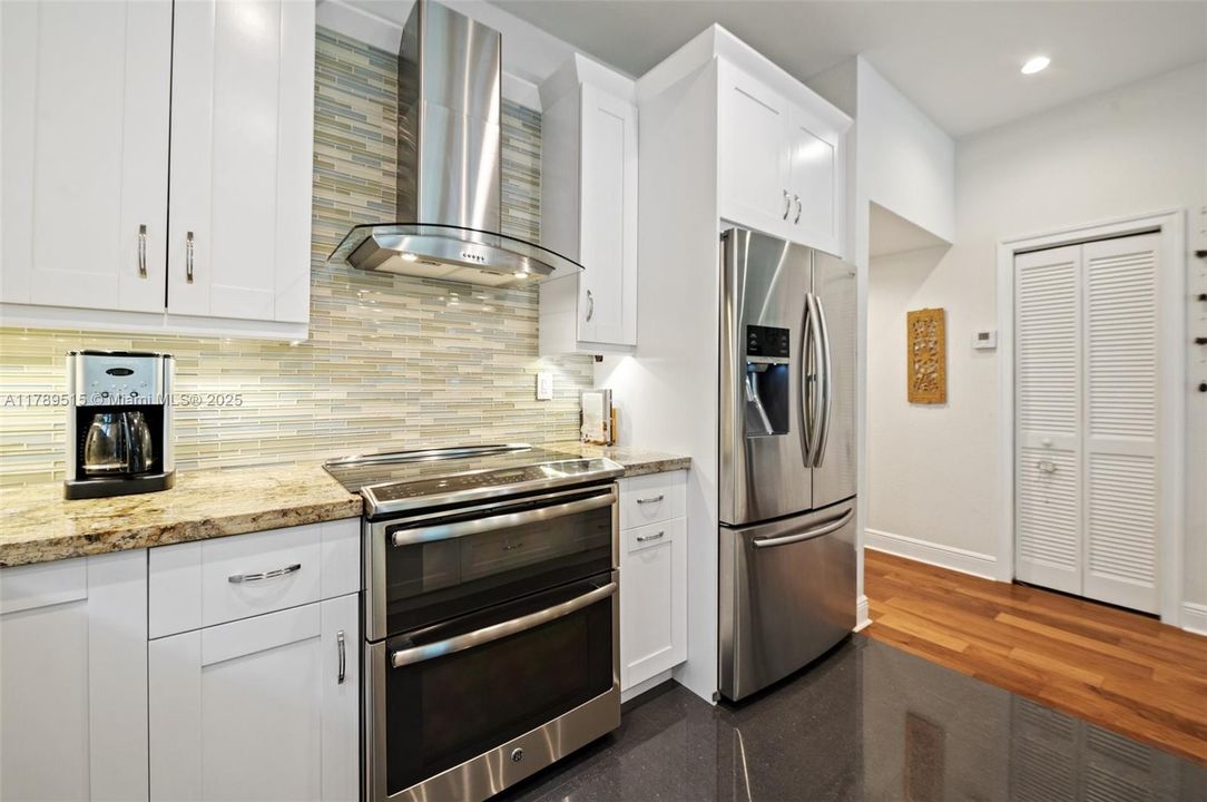 Vendido Recientemente: $1,790,000 (3 camas, 2 baños, 2160 Pies cuadrados)