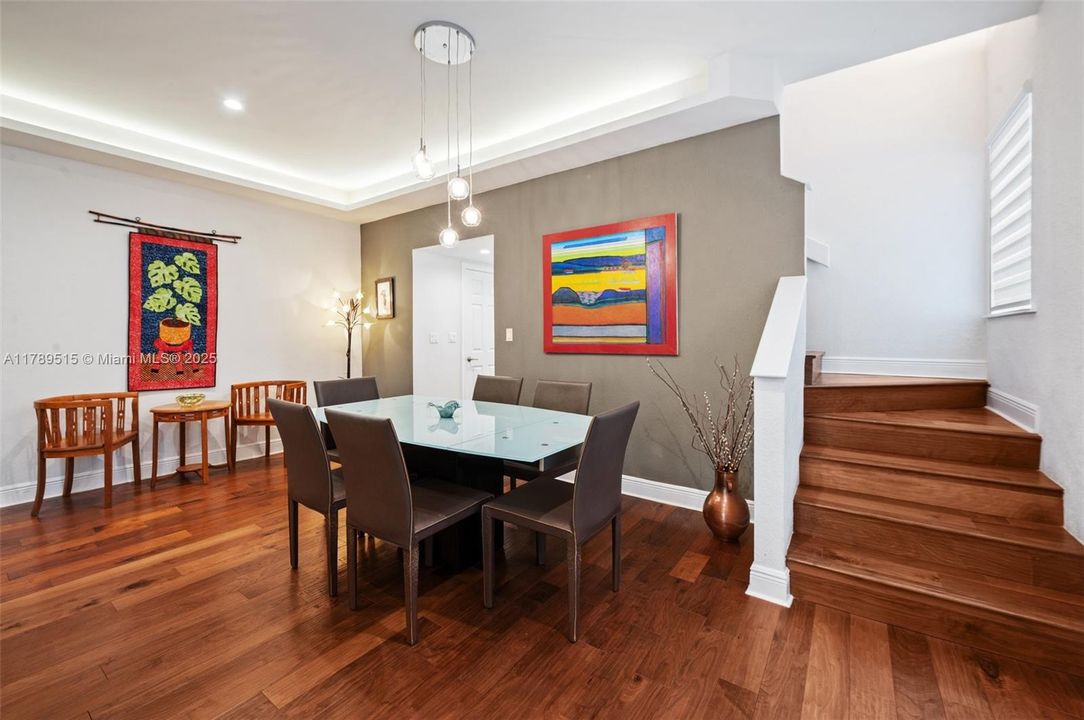 Vendido Recientemente: $1,790,000 (3 camas, 2 baños, 2160 Pies cuadrados)