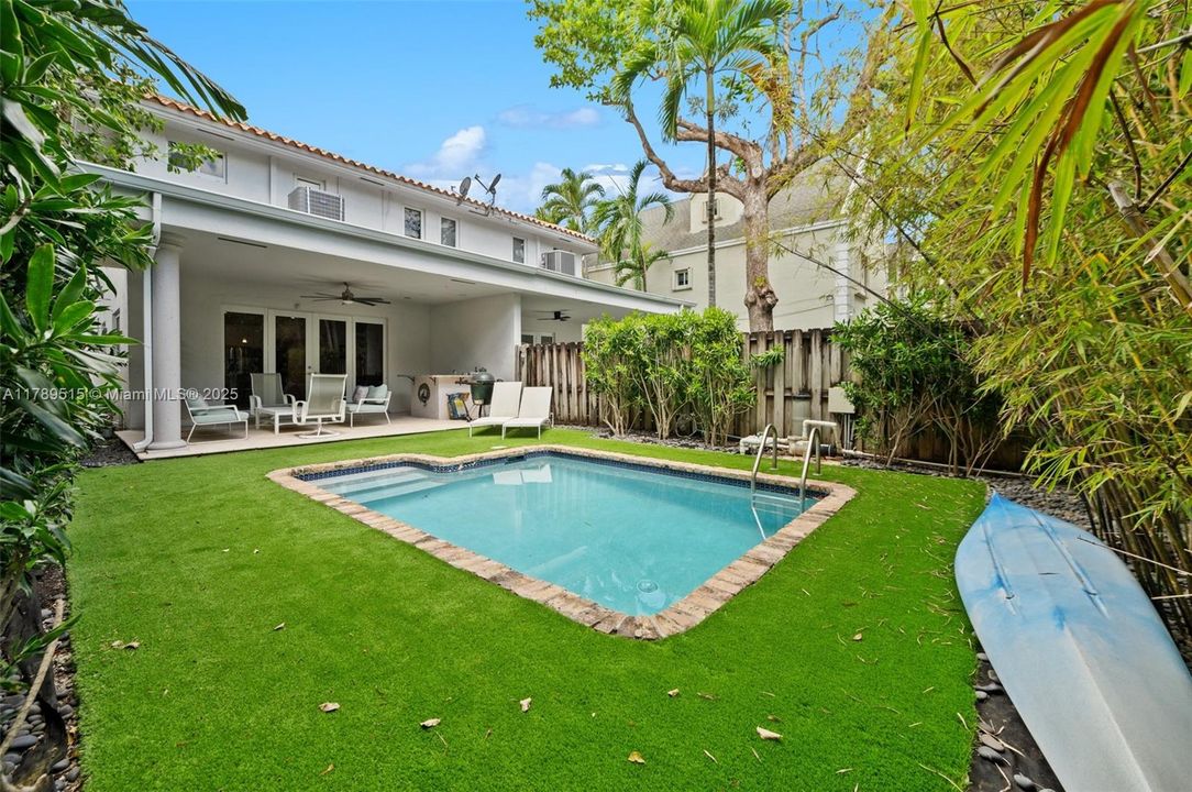 Vendido Recientemente: $1,790,000 (3 camas, 2 baños, 2160 Pies cuadrados)